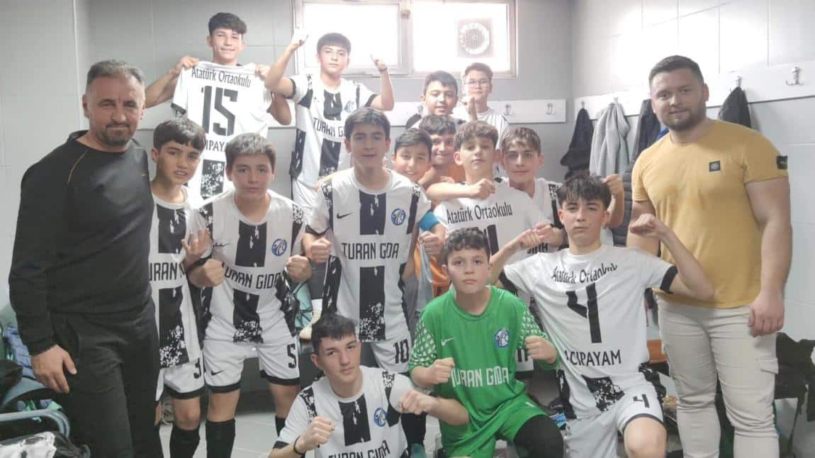 Okul Sporları Yıldız Erkekler Futsal İl Turnuvasında  Takımımız Final Grubundaki ilk maçını Atatürk Ortaokulu 4-3 İncilipınar Şehit Burhan Açar İ.H.O skorla kazanmıştır.