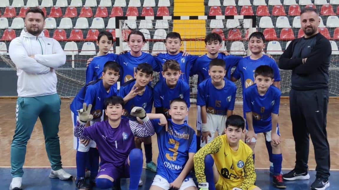 Okul Sporları Küçükler Futsal İl Turnuvasında  Takımımız İlk Maçını Atatürk Ortaokulu 3-0 Özel Denizli Koleji O.O. Skorla Kazanmıştır. 