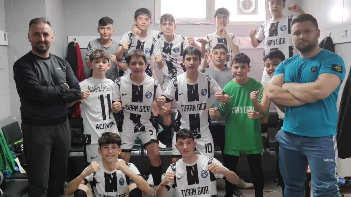 Okul Sporları Yıldızlar Futsal İl Turnuvasında  Takımımız  Atatürk Ortaokulu 5-2 Türkiye Odalar B.B.O.O. Skorla Kazanarak İlk Dört Finaline Yükselmistir. 